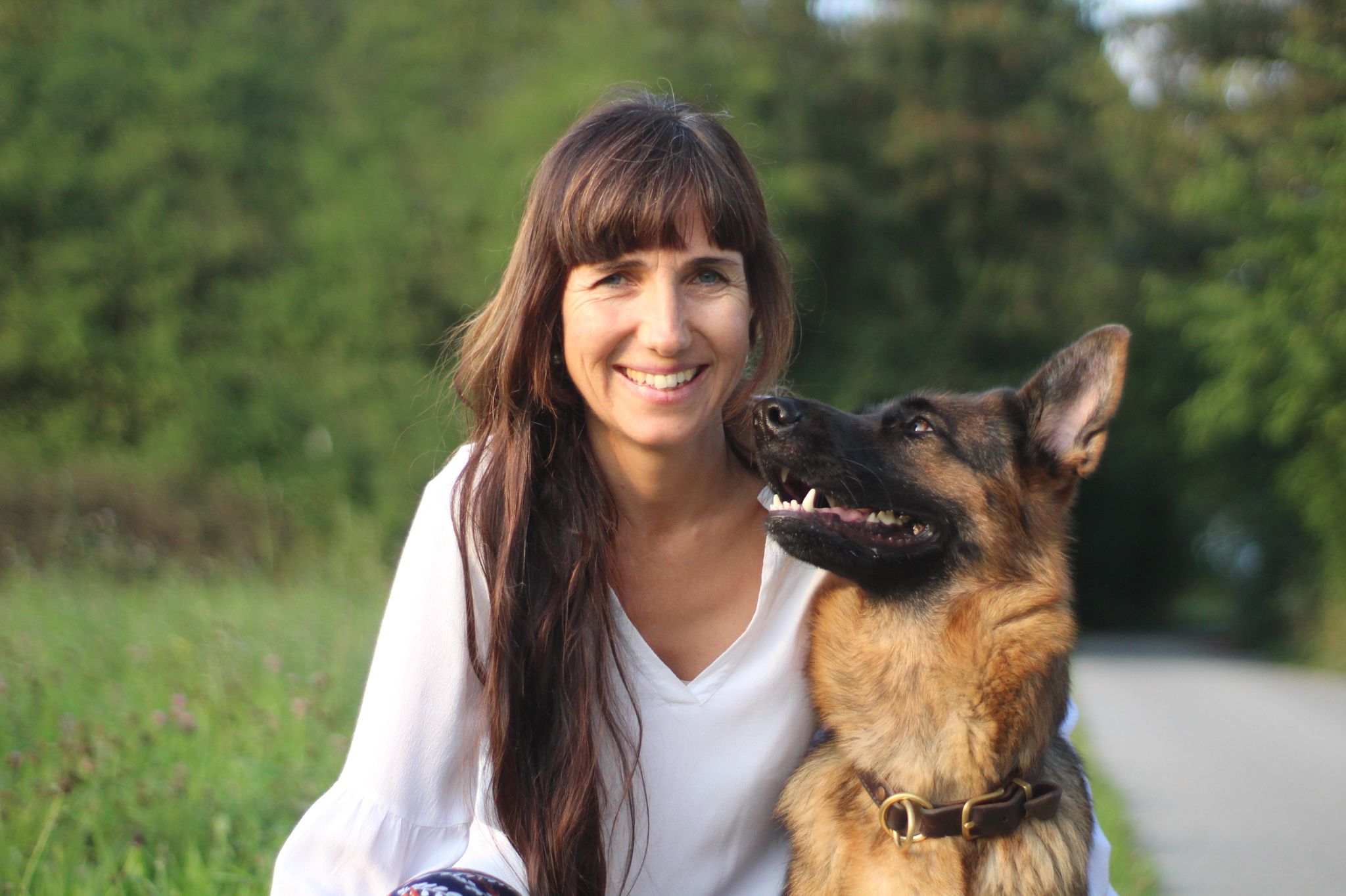 Alexandra ist Hundetrainerin in München und mag den respektvollen Umgang zwischen Menschen und Tieren.